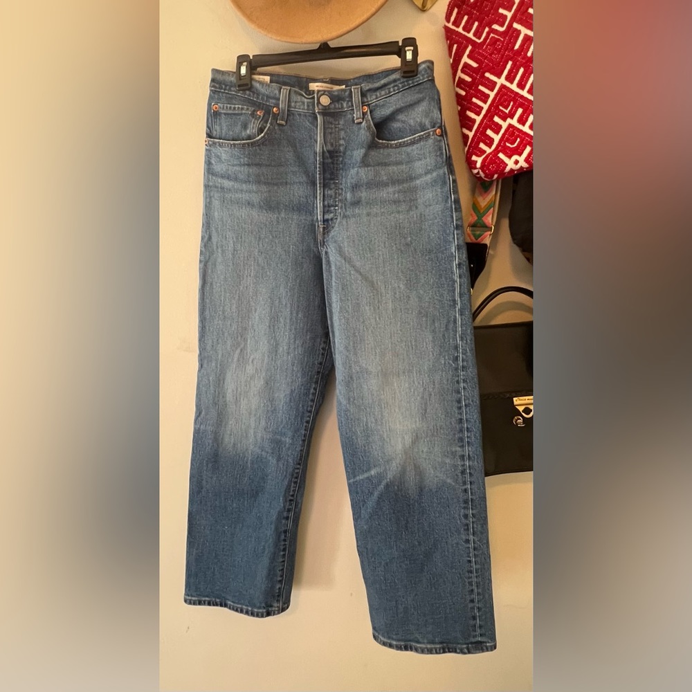 EUC Levi’s Ribcage Straight 30 x 27 13” rise